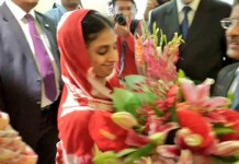 A daughter returns home. #Geeta arrives in New Delhi accompanied by members of Edhi Foundation. (Source: Twitter)