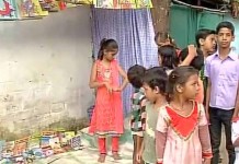 Muskaan, a 9-year-old girl, runs a library in one of Bhopal's poorest slum. (source: Twitter)