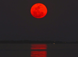 This year's September 27 marks three important lunar events -- a supermoon, a total lunar eclipse and Asia's Mid-Autumn Festival, also known as the Moon Festival.