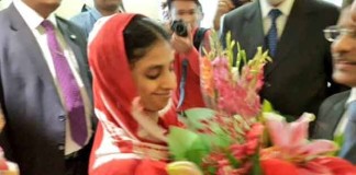 A daughter returns home. #Geeta arrives in New Delhi accompanied by members of Edhi Foundation. (Source: Twitter)