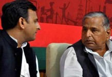 File photo of Samajwadi Party chief Mulayam Singh Yadav and his son and Uttar Pradesh CM Akhilesh Yadav.