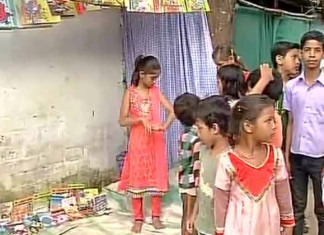 Muskaan, a 9-year-old girl, runs a library in one of Bhopal's poorest slum. (source: Twitter)